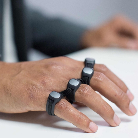 Tap Strap 2 keyboard with 1 broken ring working Size small - Picture 11 of 16